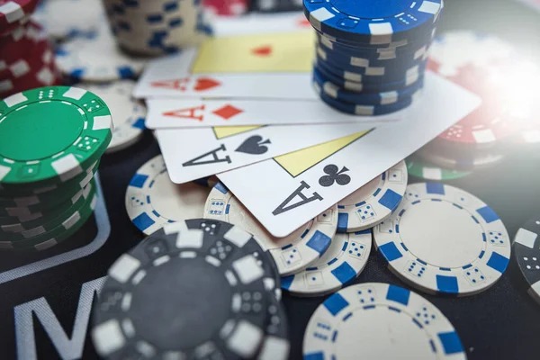 Dream Gaming live-dealer table on homeslot showing multi-camera studio and real-time gameplay